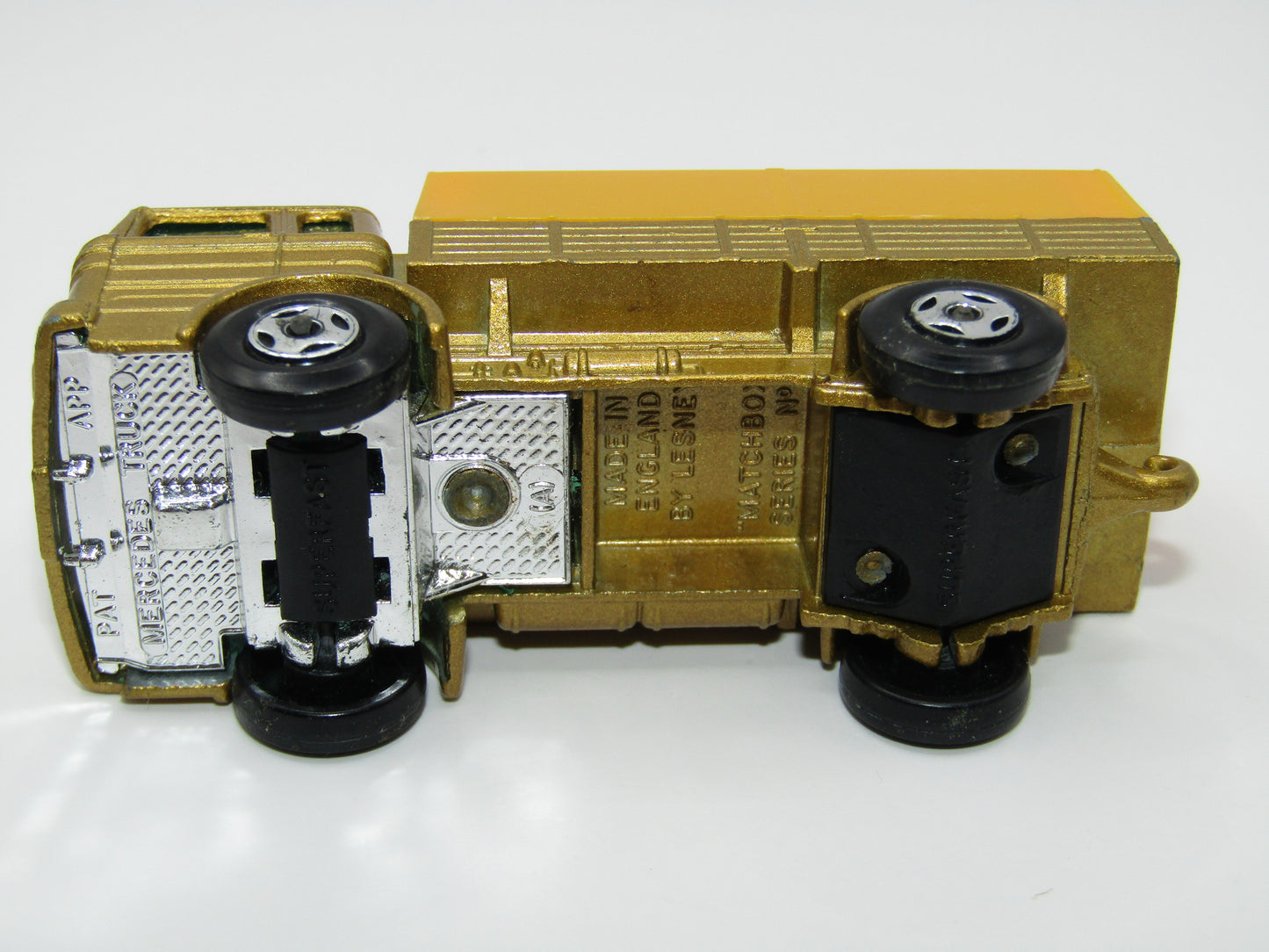 Matchbox Superfast 1A Mercedes Truck - Black Axle Clip