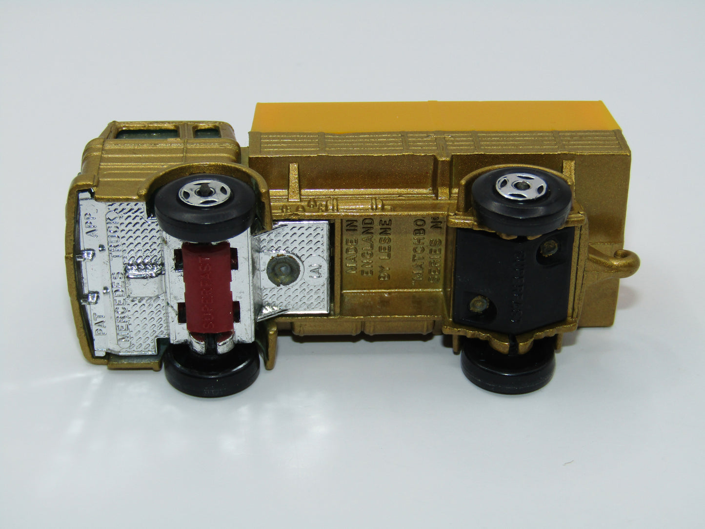 Matchbox Superfast 1A Mercedes Truck - Red Axle Clip