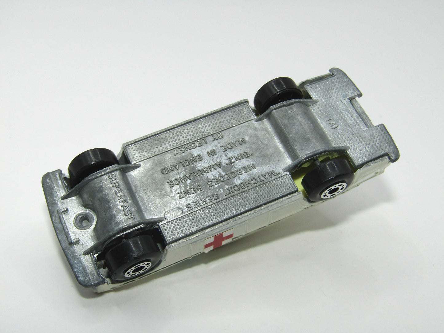 Matchbox Superfast 3A Mercedes-Benz Ambulance Dot Dash Wheels