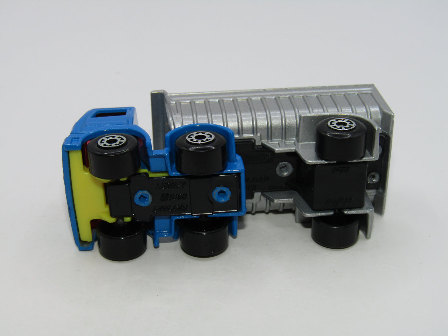 Matchbox Superfast 30D Articulated Truck Solid Blue Lemon Grille LIGHT RED Windows