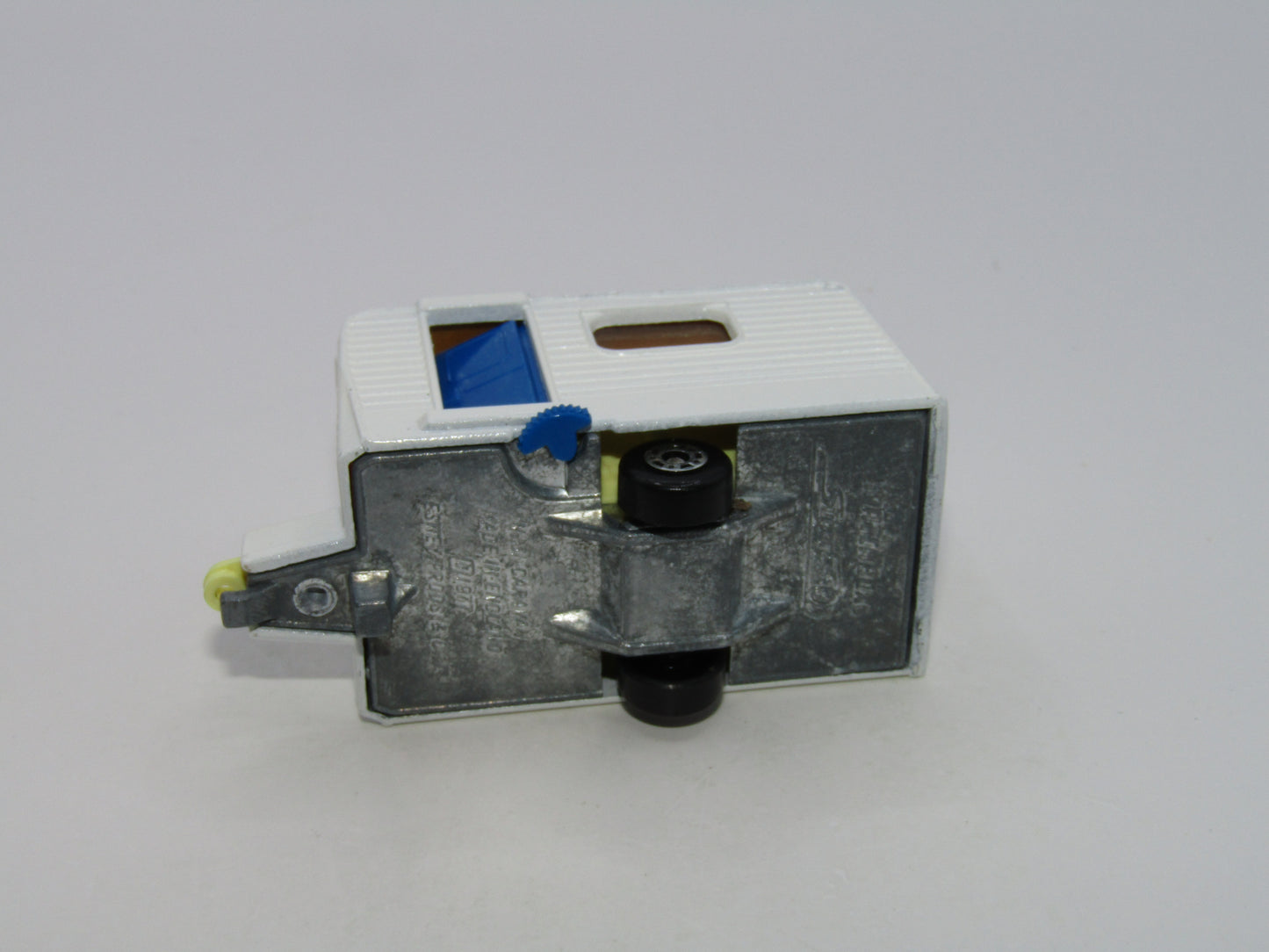 Matchbox Superfast 31C Caravan BLUE Door Light Yellow Interior