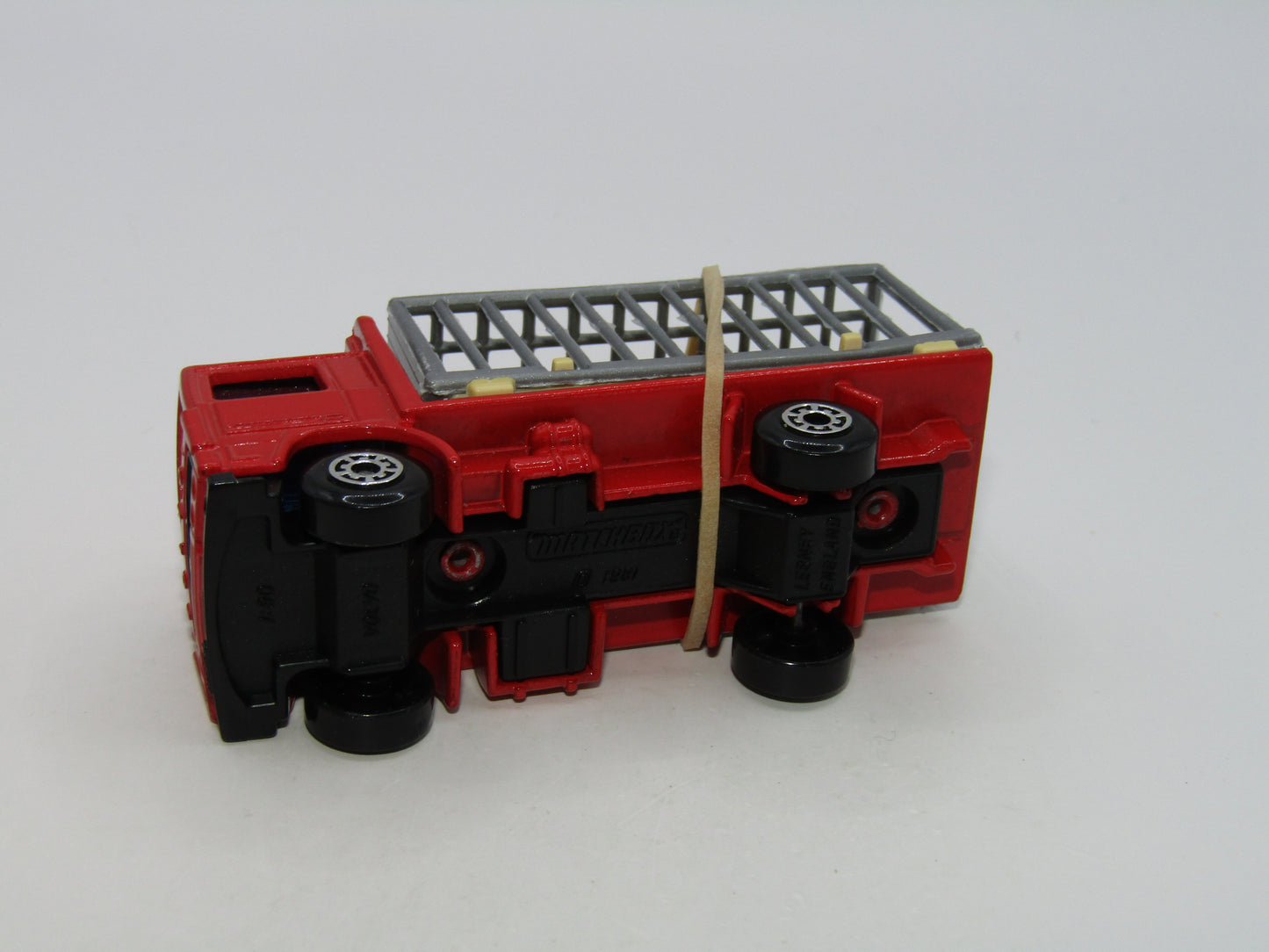 Matchbox Superfast 35D Volvo Zoo Truck Grey Cage BEIGE Lions