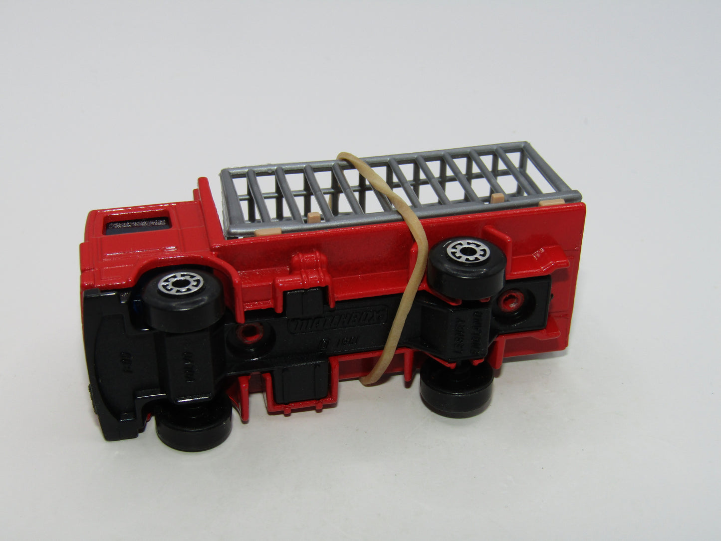 Matchbox Superfast 35D Volvo Zoo Truck Grey Cage Tan Lions