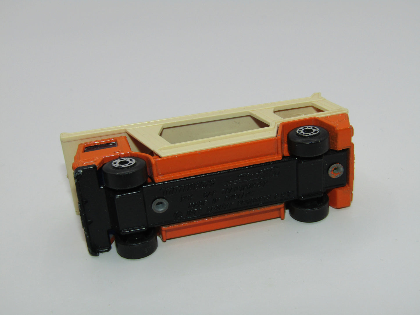 Matchbox Superfast 11C Car Transporter Orange LIGHT Yellow Car
