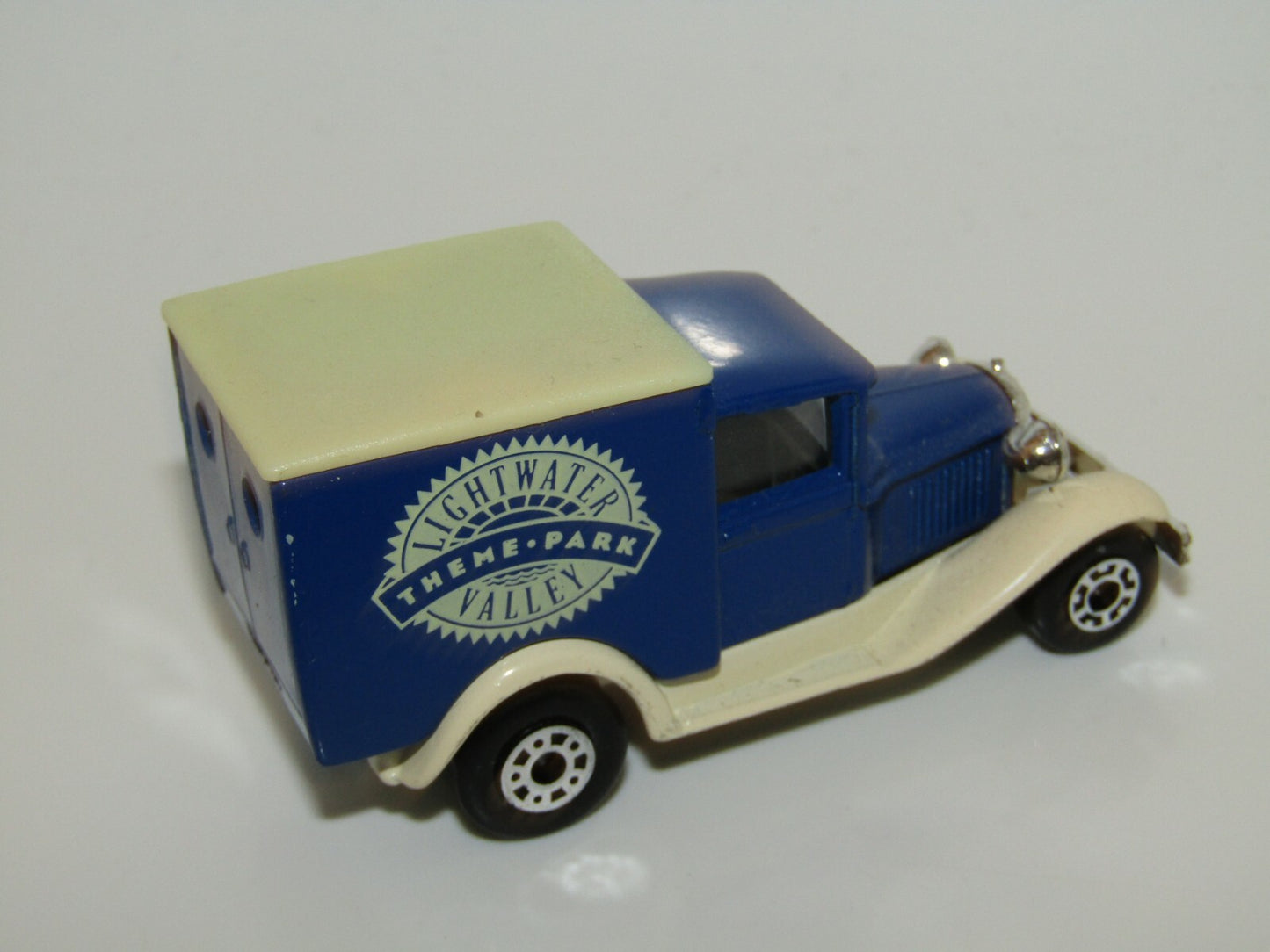 Matchbox Superfast No 38 Model A Ford Van Lightwater Theme Park Valley Mint UB