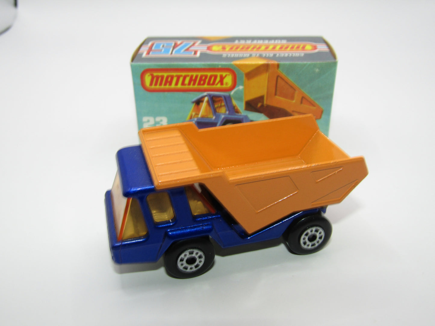 Matchbox Superfast No 23B Atlas Dump Truck AMB Win Dot Dash UNP Base