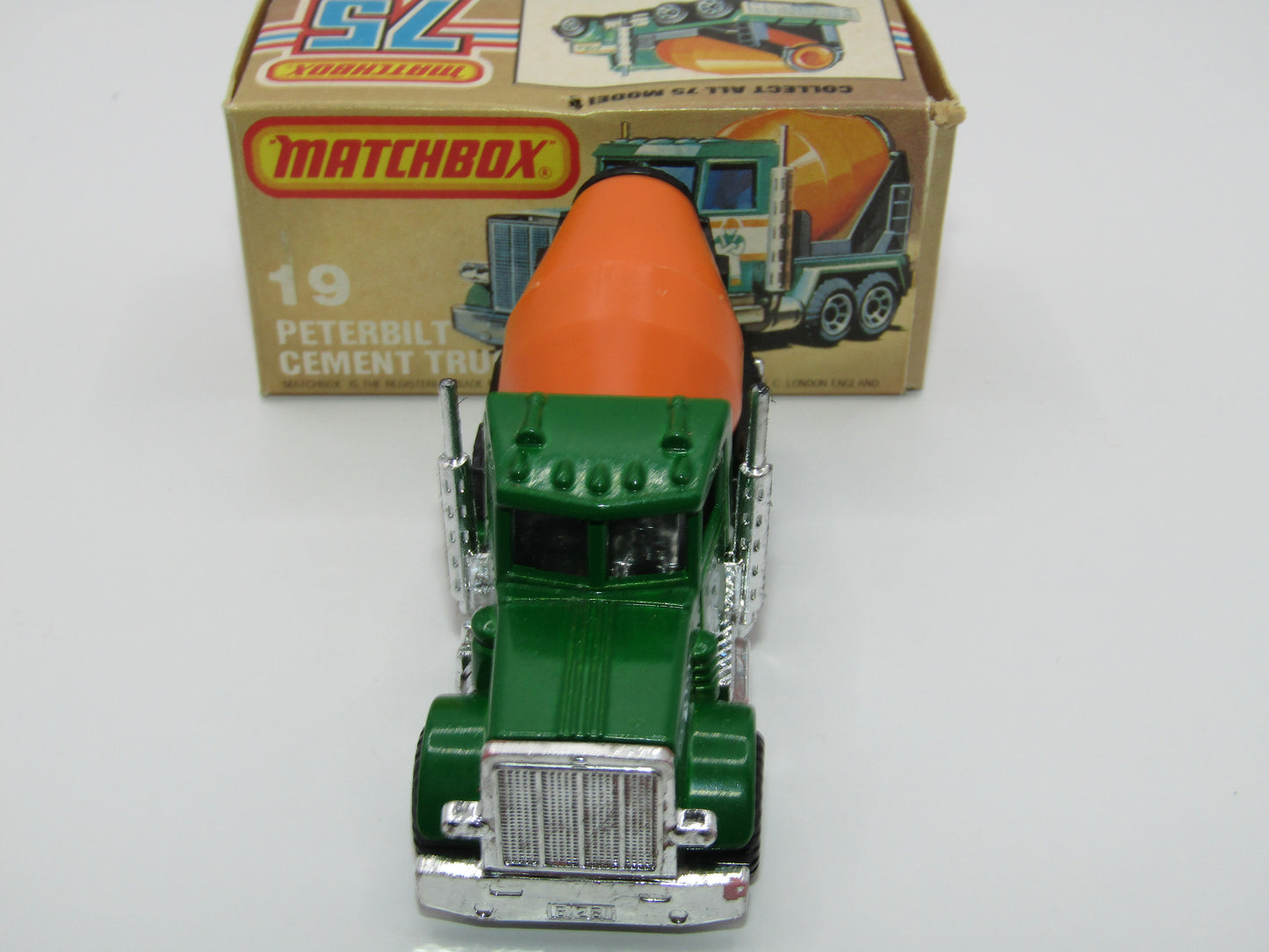 Matchbox Superfast No 19D Peterbilt Cement Truck SOLID GREEN, CLEAR WINDOWS