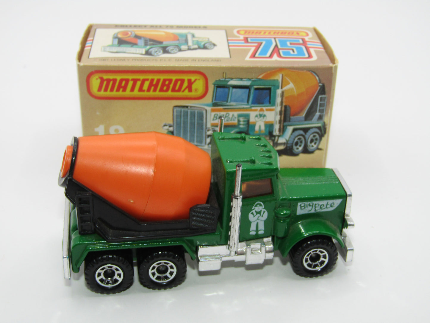 Matchbox Superfast No 19D Peterbilt Cement Truck SOLID GREEN, Amber Windows