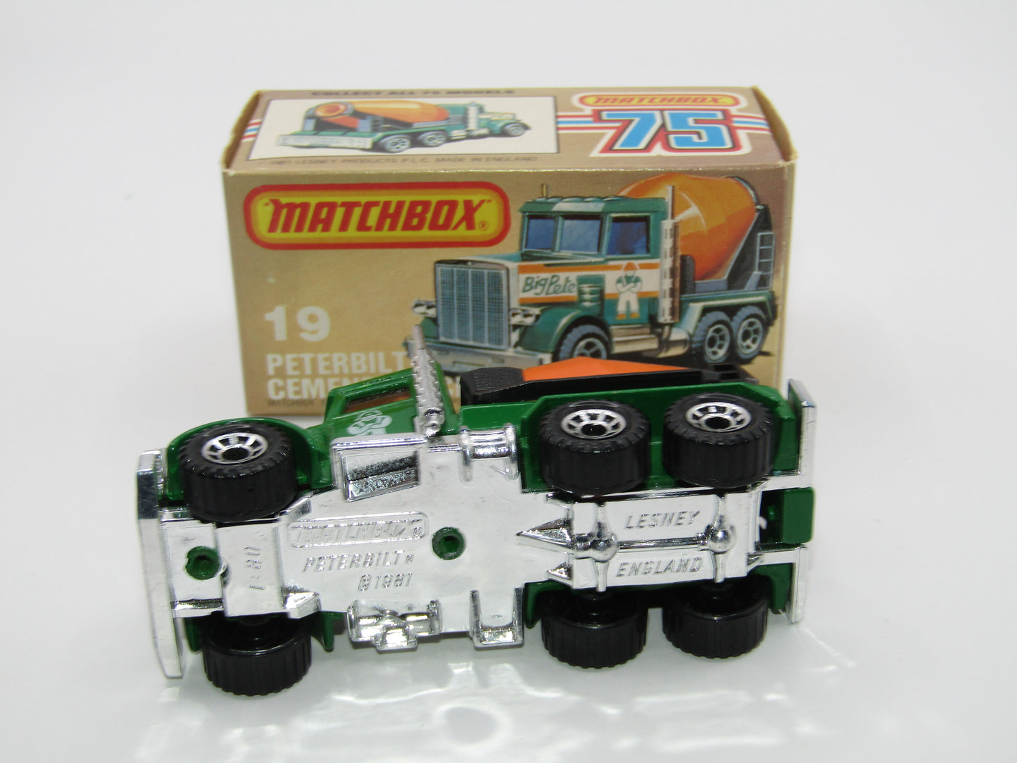 Matchbox Superfast No 19D Peterbilt Cement Truck SOLID GREEN, Amber Windows