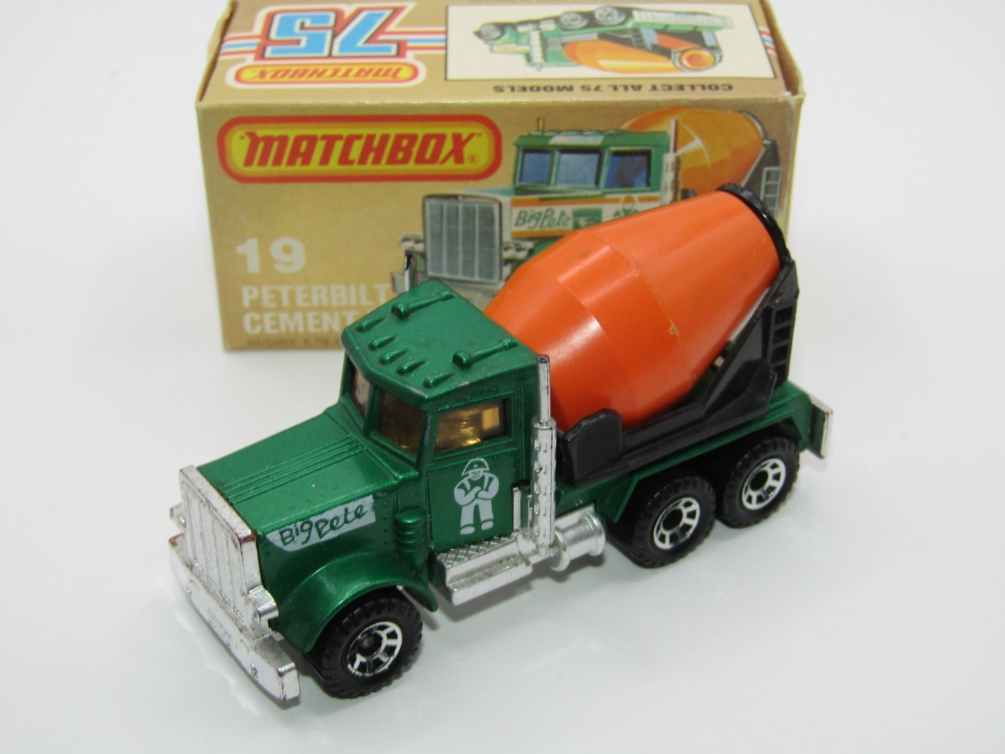 Matchbox Superfast No 19D Peterbilt Cement Truck Metallic MATT Green, ALL WHITE Tampo