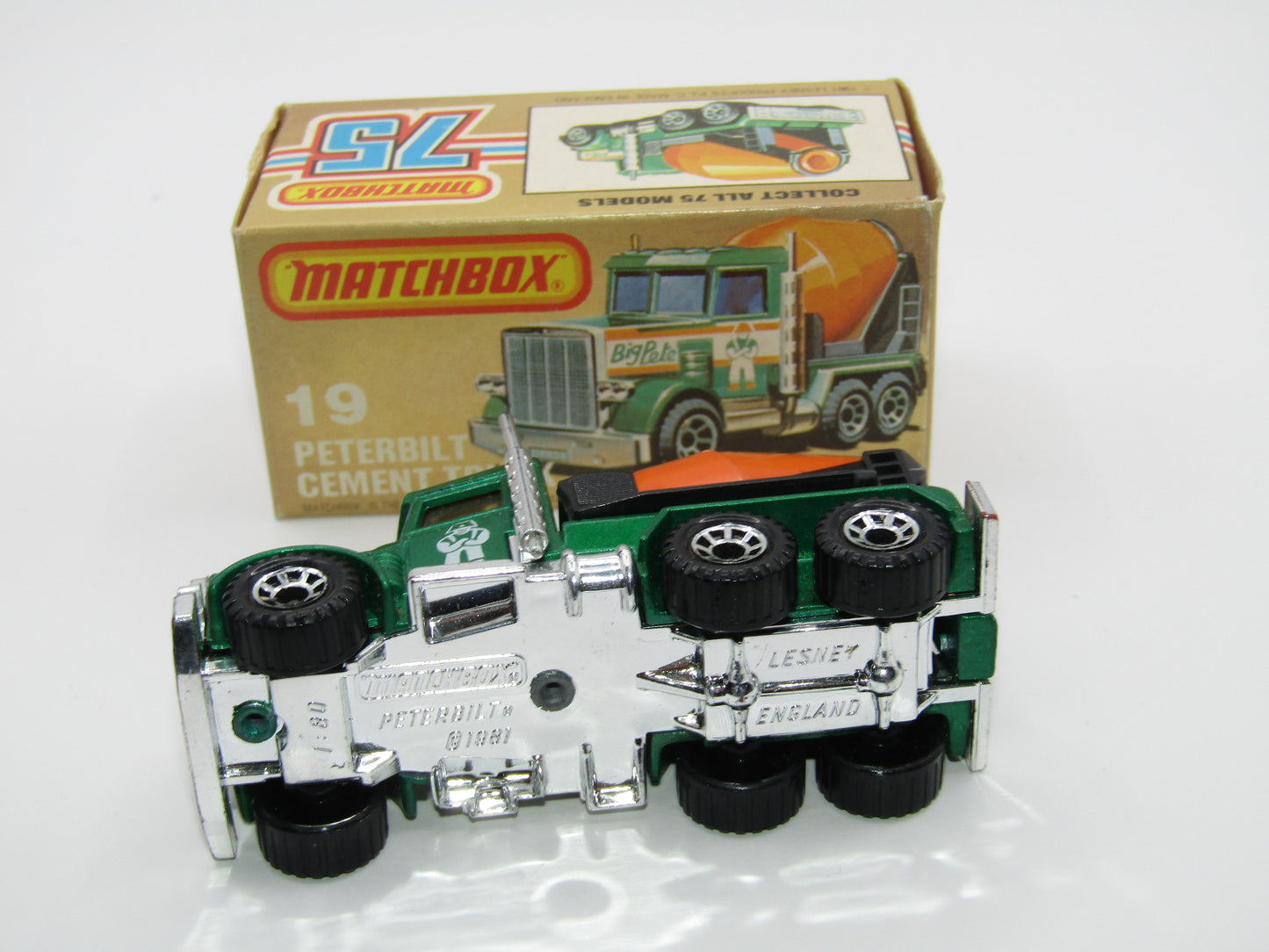 Matchbox Superfast No 19D Peterbilt Cement Truck Metallic MATT Green, ALL WHITE Tampo