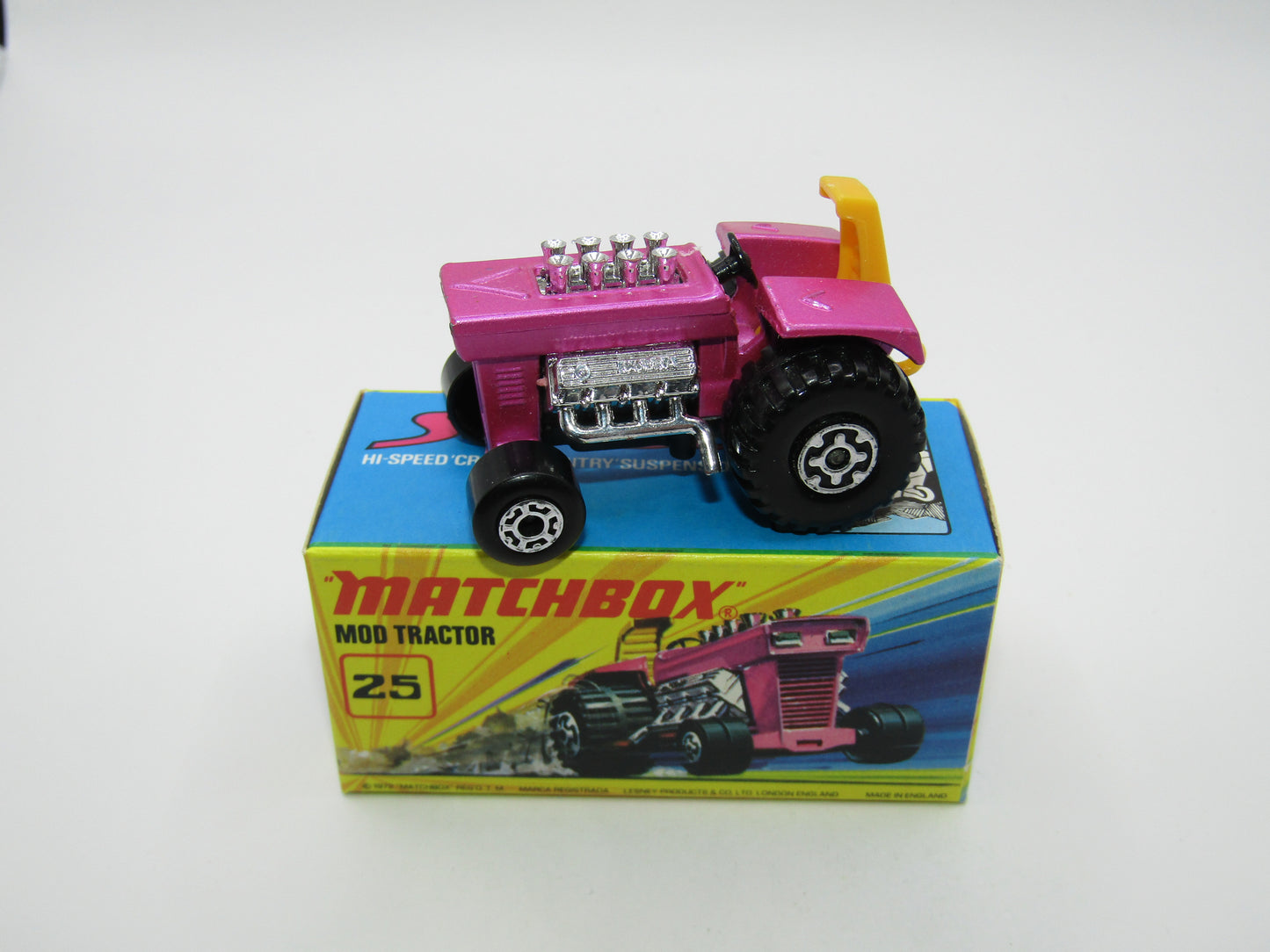 Matchbox Superfast No 25B Mod Tractor Met Pink 5 CROWN Front Wheels