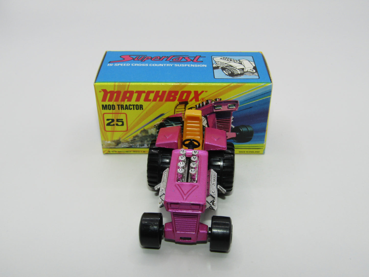Matchbox Superfast No 25B Mod Tractor Met Pink 5 CROWN Front Wheels