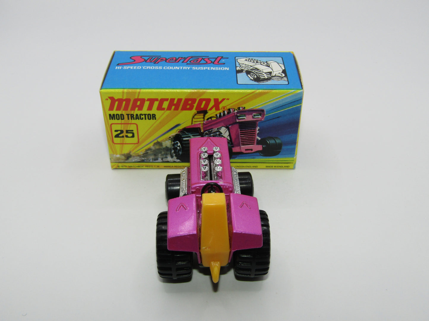 Matchbox Superfast No 25B Mod Tractor Met Pink 5 CROWN Front Wheels