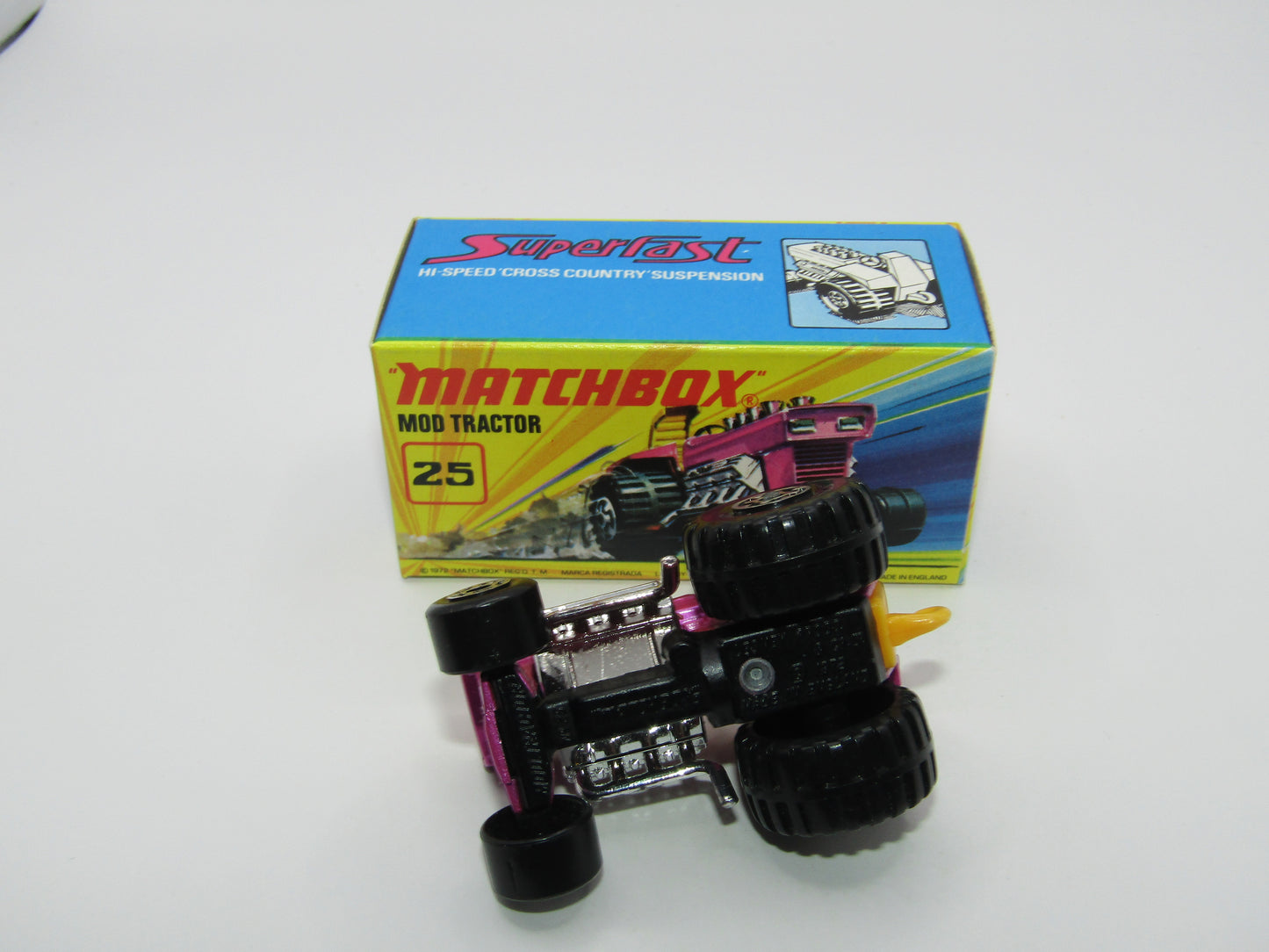 Matchbox Superfast No 25B Mod Tractor Met Pink 5 CROWN Front Wheels