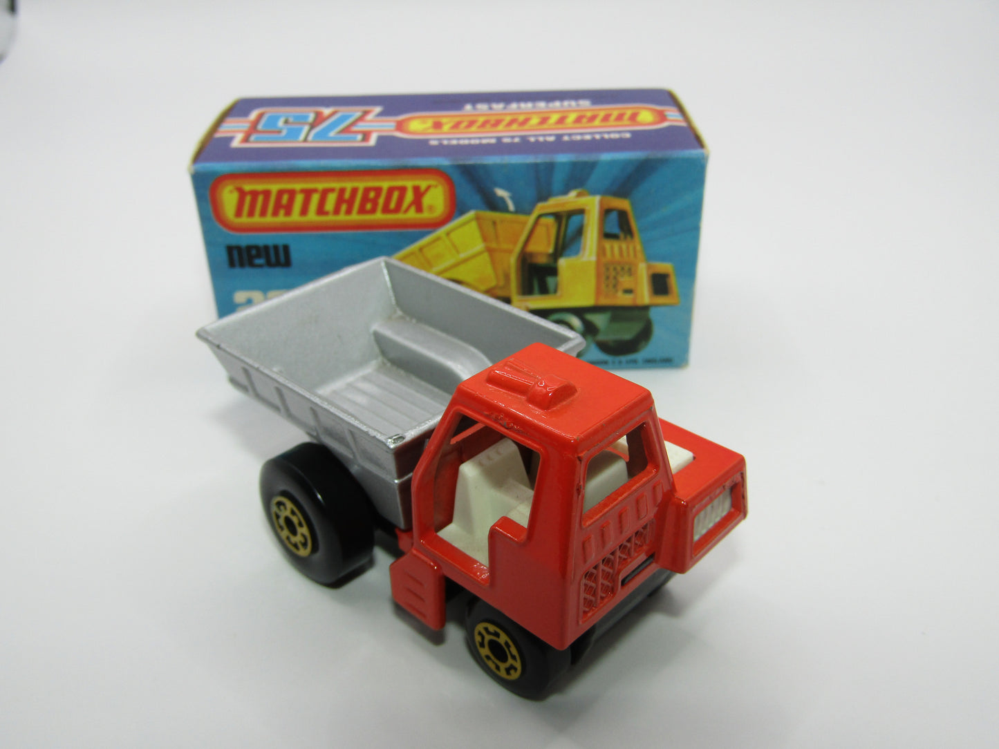 Matchbox Superfast No 26C Site Dumper FLAT BLACK BASE Yellow Hubs