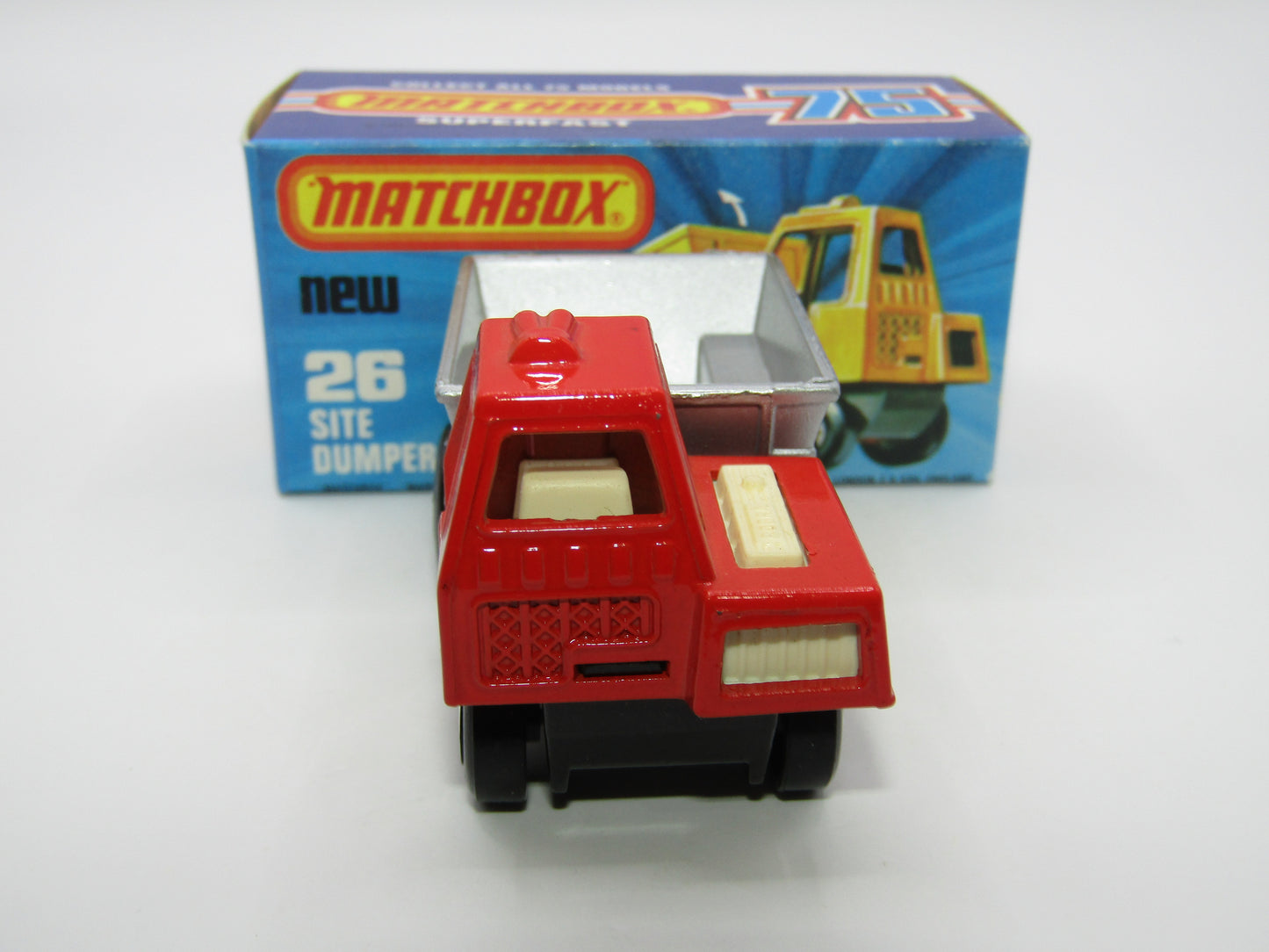 Matchbox Superfast No 26C Site Dumper RED Cab YELLOW Int CHARCOAL Base