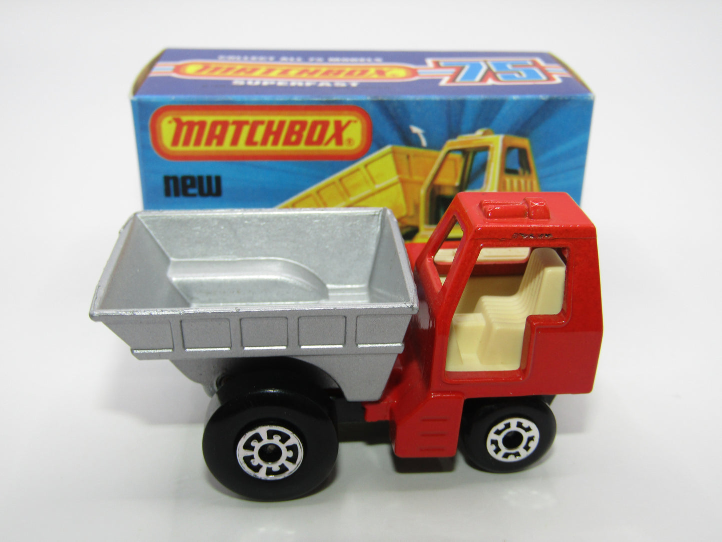 Matchbox Superfast No 26C Site Dumper RED Cab YELLOW Int CHARCOAL Base