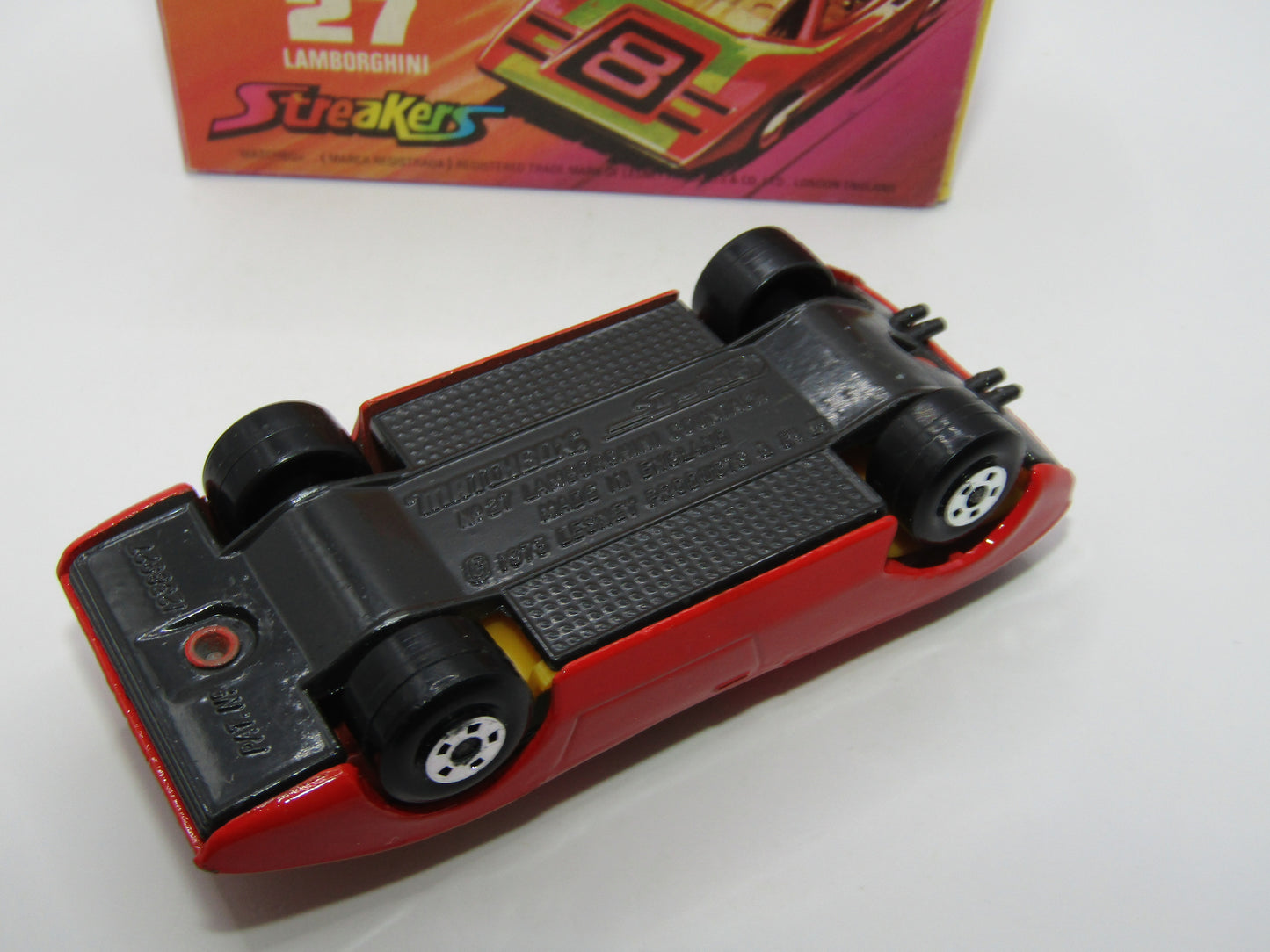 Matchbox Superfast No 27B Lamborghini Countach DARK RED YELLOW Interior