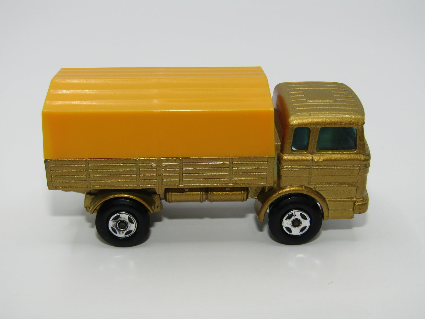 Matchbox Superfast 1A Mercedes Truck - Black Axle Clip