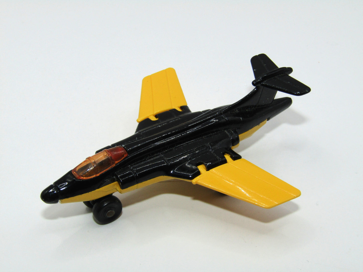 Matchbox Superfast 2D S2 Jet Dark Amber Windows Yellow & Black