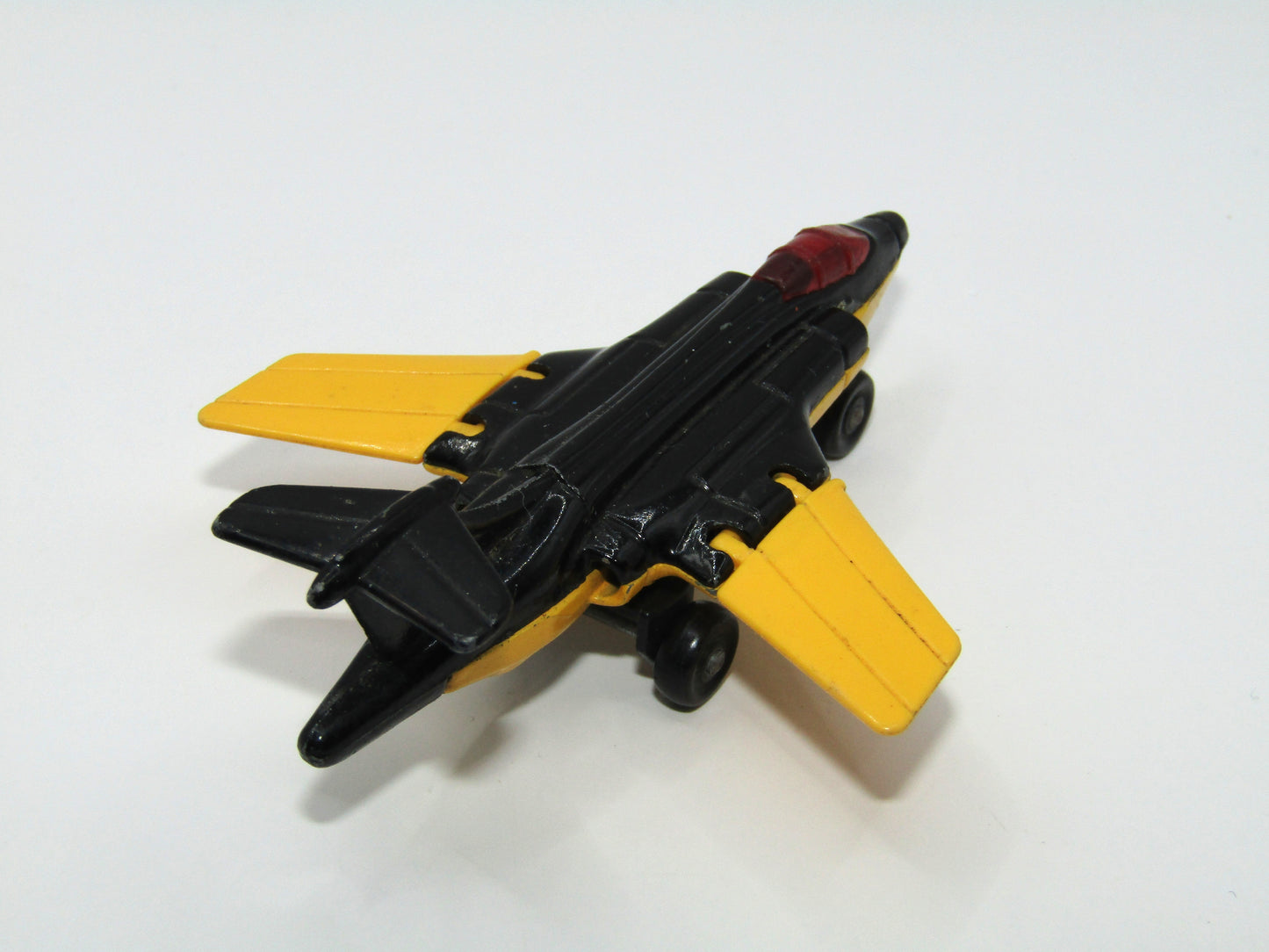 Matchbox Superfast 2D S2 Jet Red Windows Yellow & Black