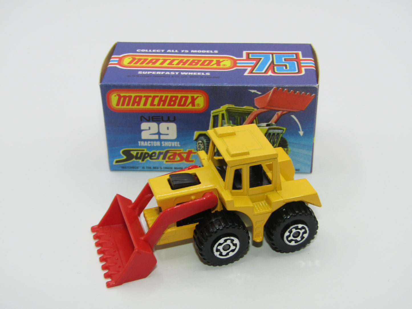 Matchbox Superfast No 29C Tractor Shovel YELLOW PALE YELLOW Base