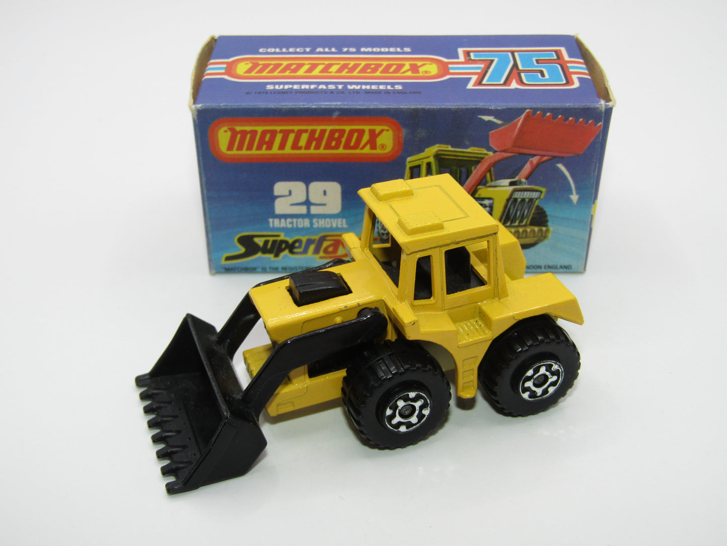 Matchbox Superfast No 29C Tractor Shovel Black Shovel PALE YELLOW Base