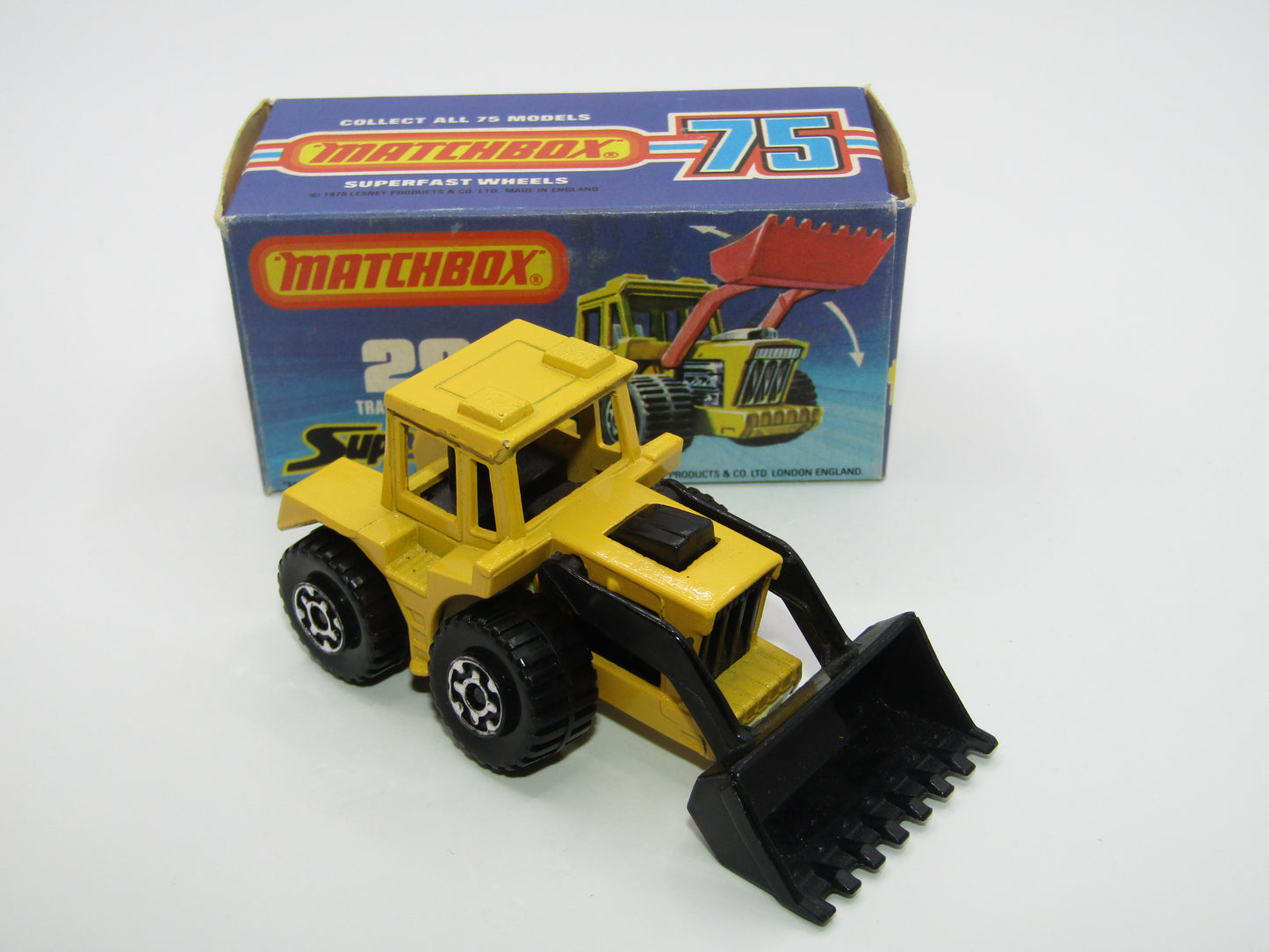 Matchbox Superfast No 29C Tractor Shovel Black Shovel PALE YELLOW Base