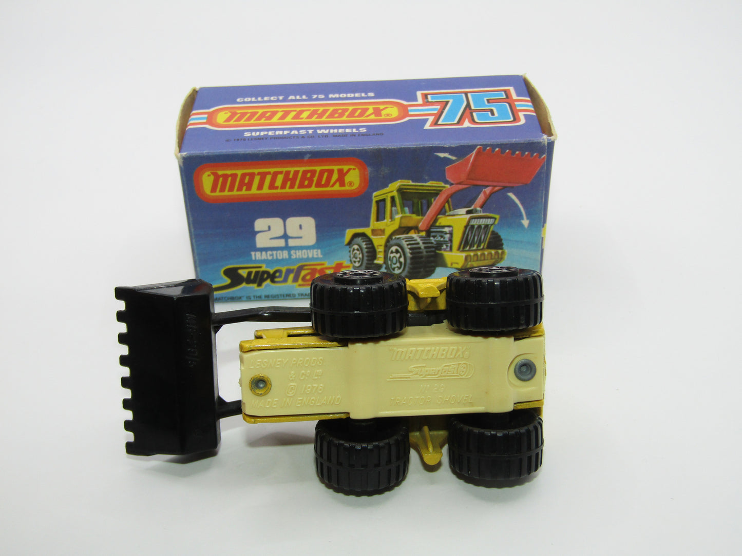 Matchbox Superfast No 29C Tractor Shovel Black Shovel PALE YELLOW Base