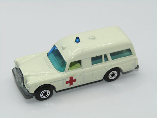 Matchbox Superfast 3A Mercedes-Benz Ambulance Dot Dash Wheels
