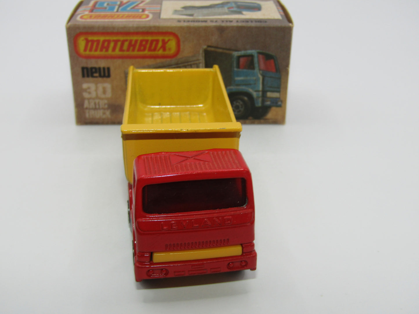 Matchbox Superfast No 30D Articulated Truck RED YELLOW GRILLE International