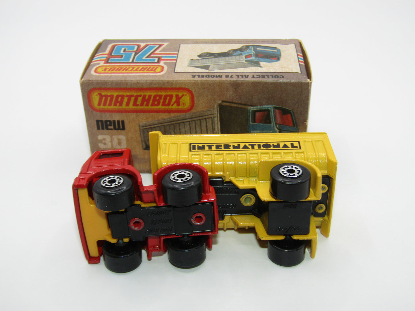 Matchbox Superfast No 30D Articulated Truck RED YELLOW GRILLE International