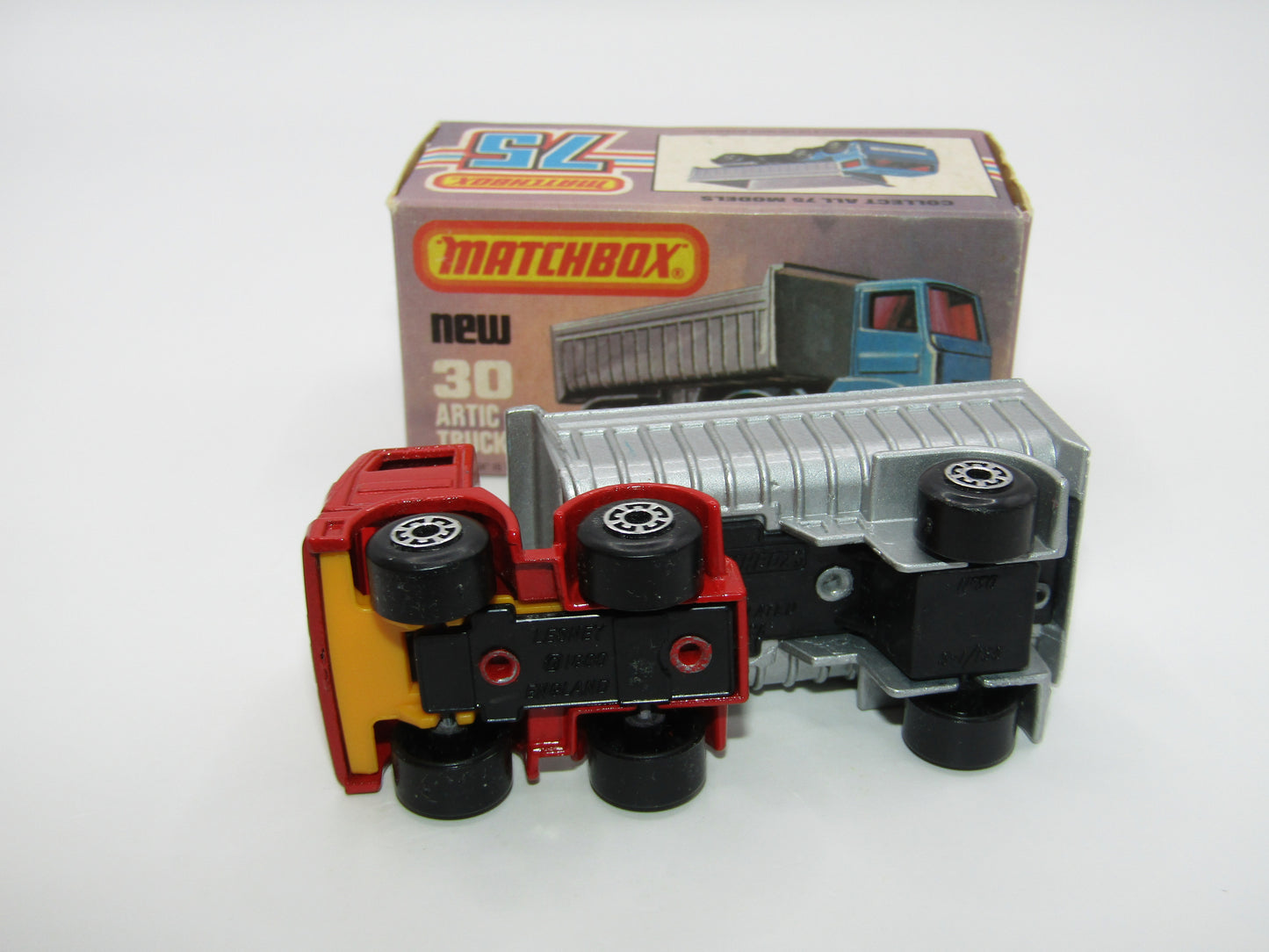 Matchbox Superfast No 30D Articulated Truck RED YELLOW GRILLE Silver Dump