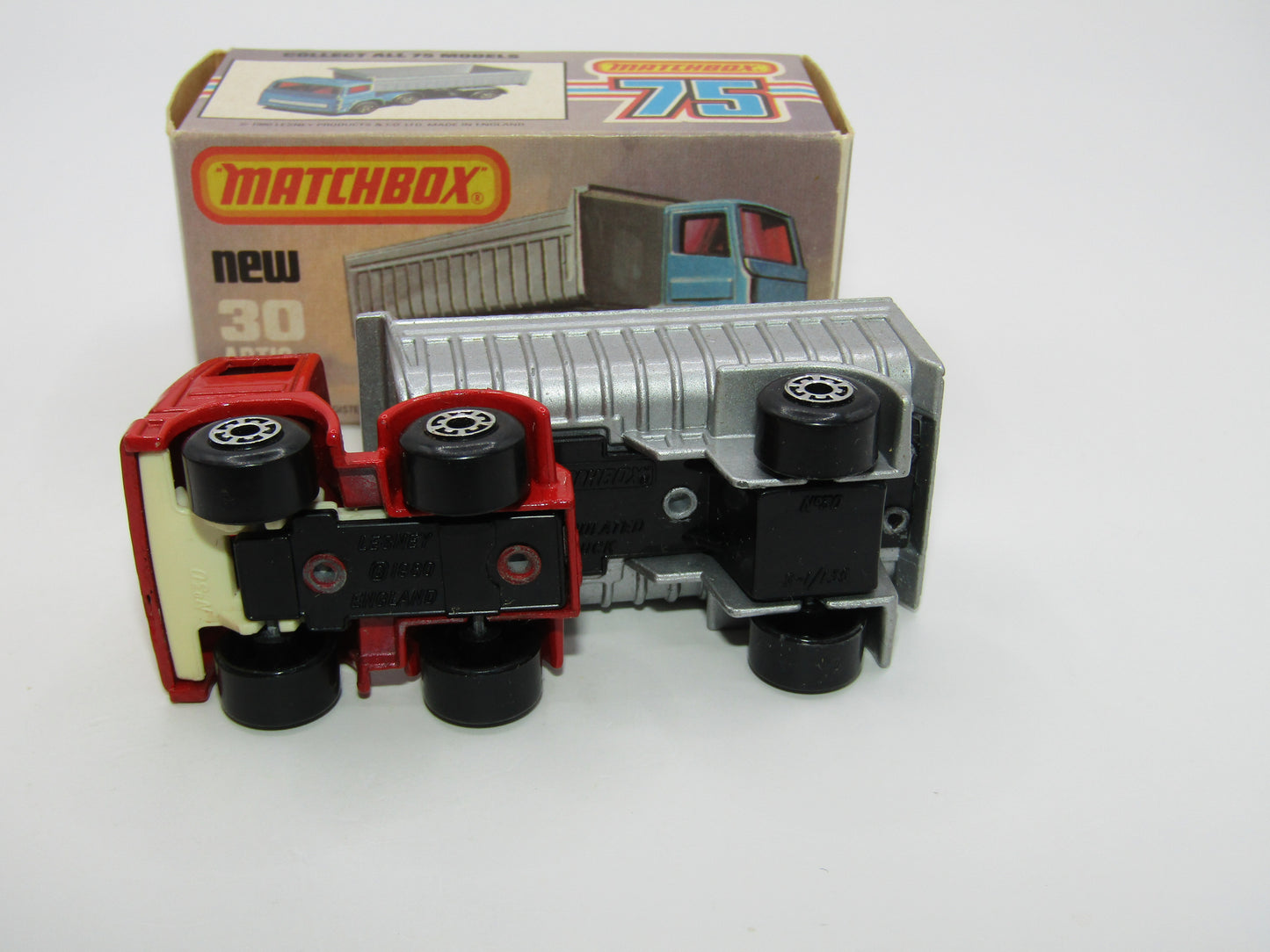 Matchbox Superfast No 30D Articulated Truck RED CREAM GRILLE Silver Dump