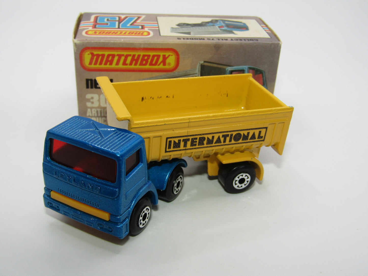Matchbox Superfast No 30D Articulated Truck Met Blue YELLOW Grille International