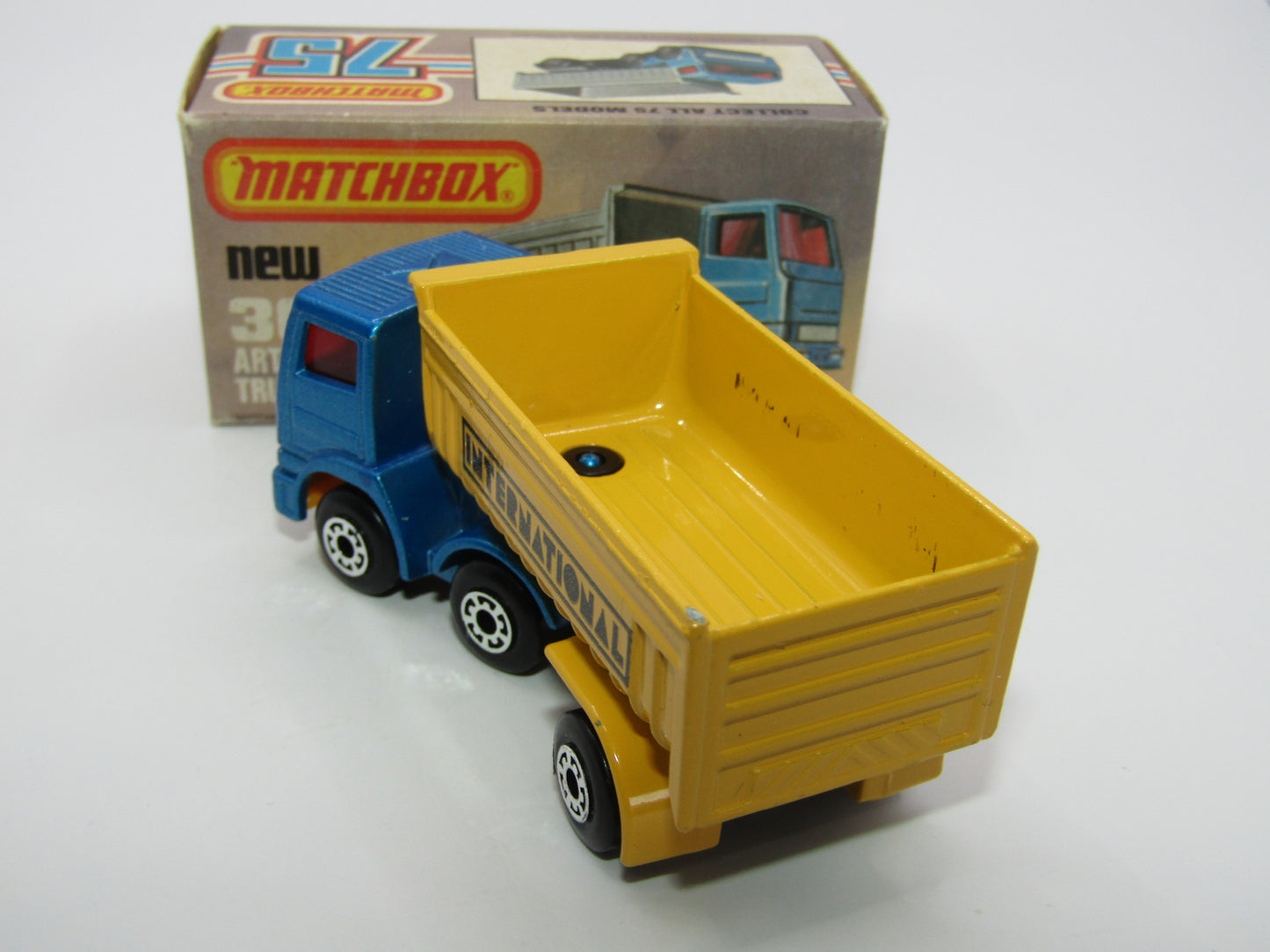 Matchbox Superfast No 30D Articulated Truck Met Blue YELLOW Grille International