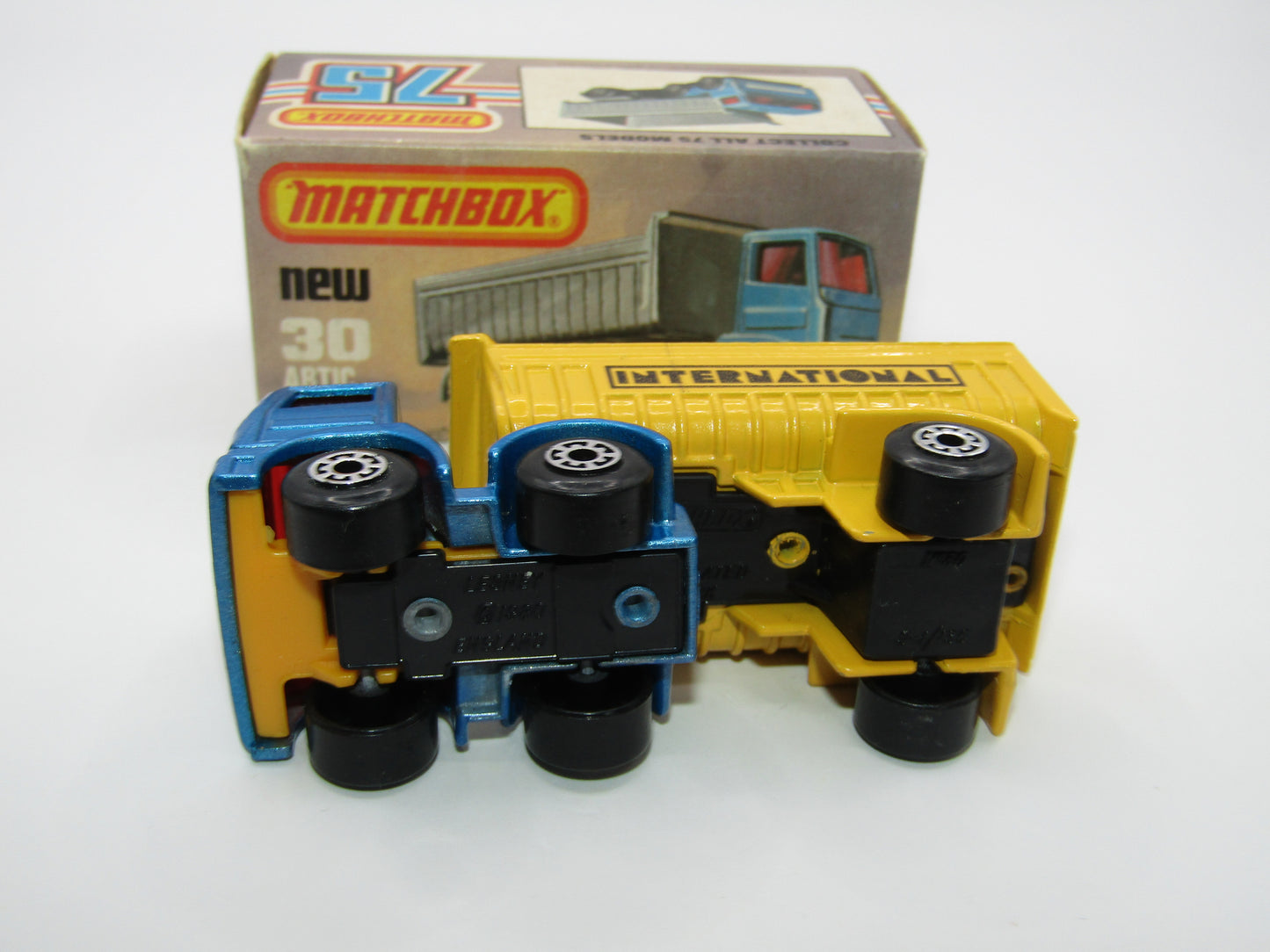 Matchbox Superfast No 30D Articulated Truck Met Blue YELLOW Grille International