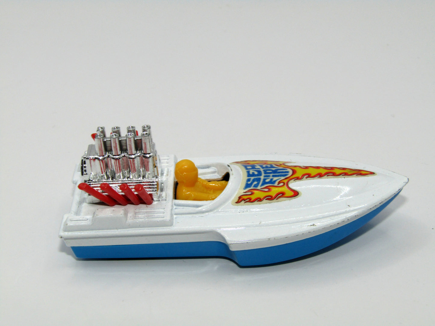 Matchbox Superfast 5B Seafire Boat Yellow Driver Red Engine Pipes