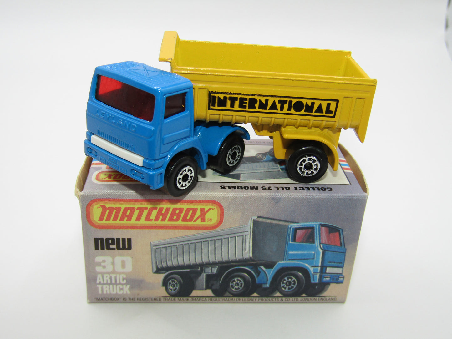 Matchbox Superfast No 30D Articulated Truck Blue White Grille International
