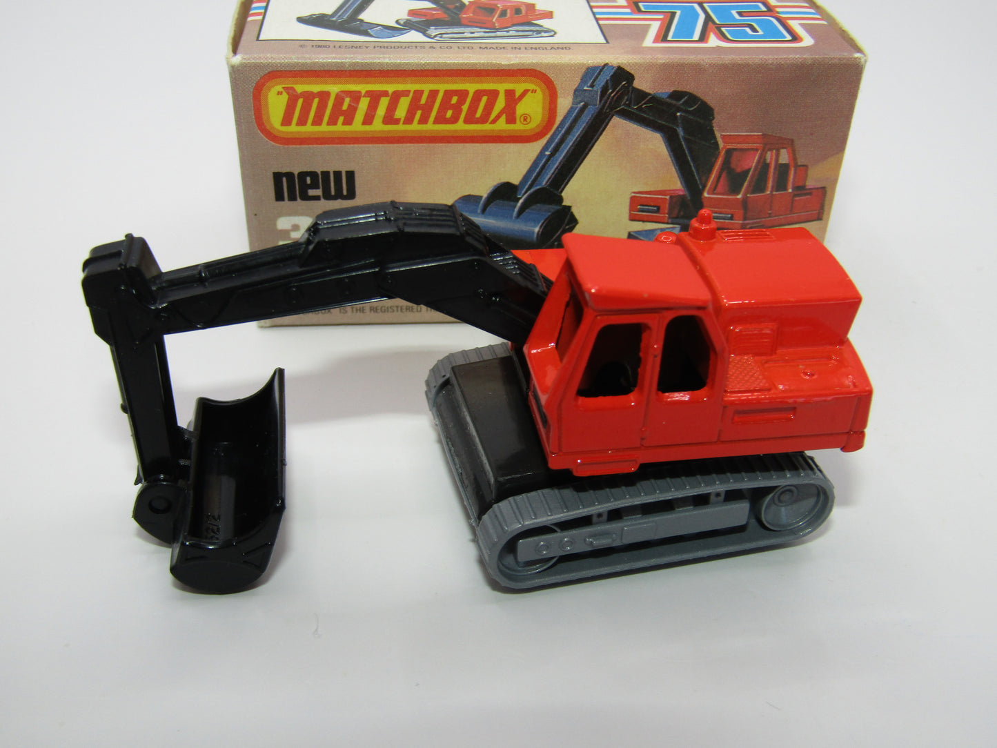 Matchbox Superfast No 32D Atlas Excavator Orange-Red Atlas Cast Grey Platform