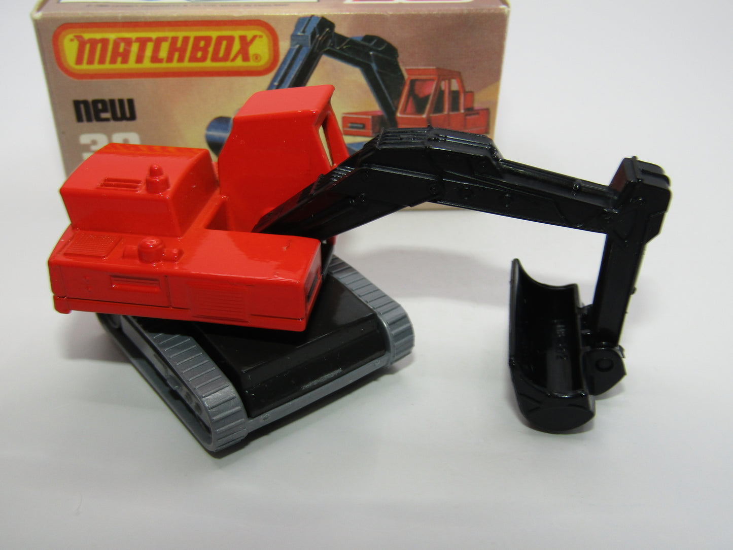 Matchbox Superfast No 32D Atlas Excavator Orange-Red Atlas Cast Grey Platform