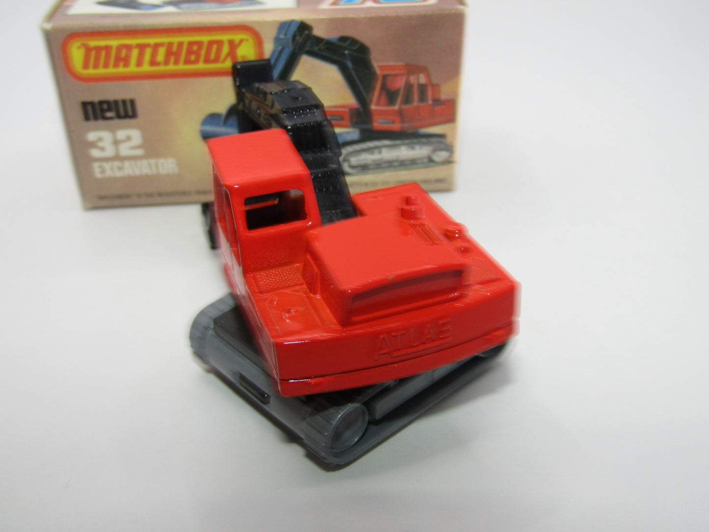 Matchbox Superfast No 32D Atlas Excavator Orange-Red Atlas Cast Grey Platform