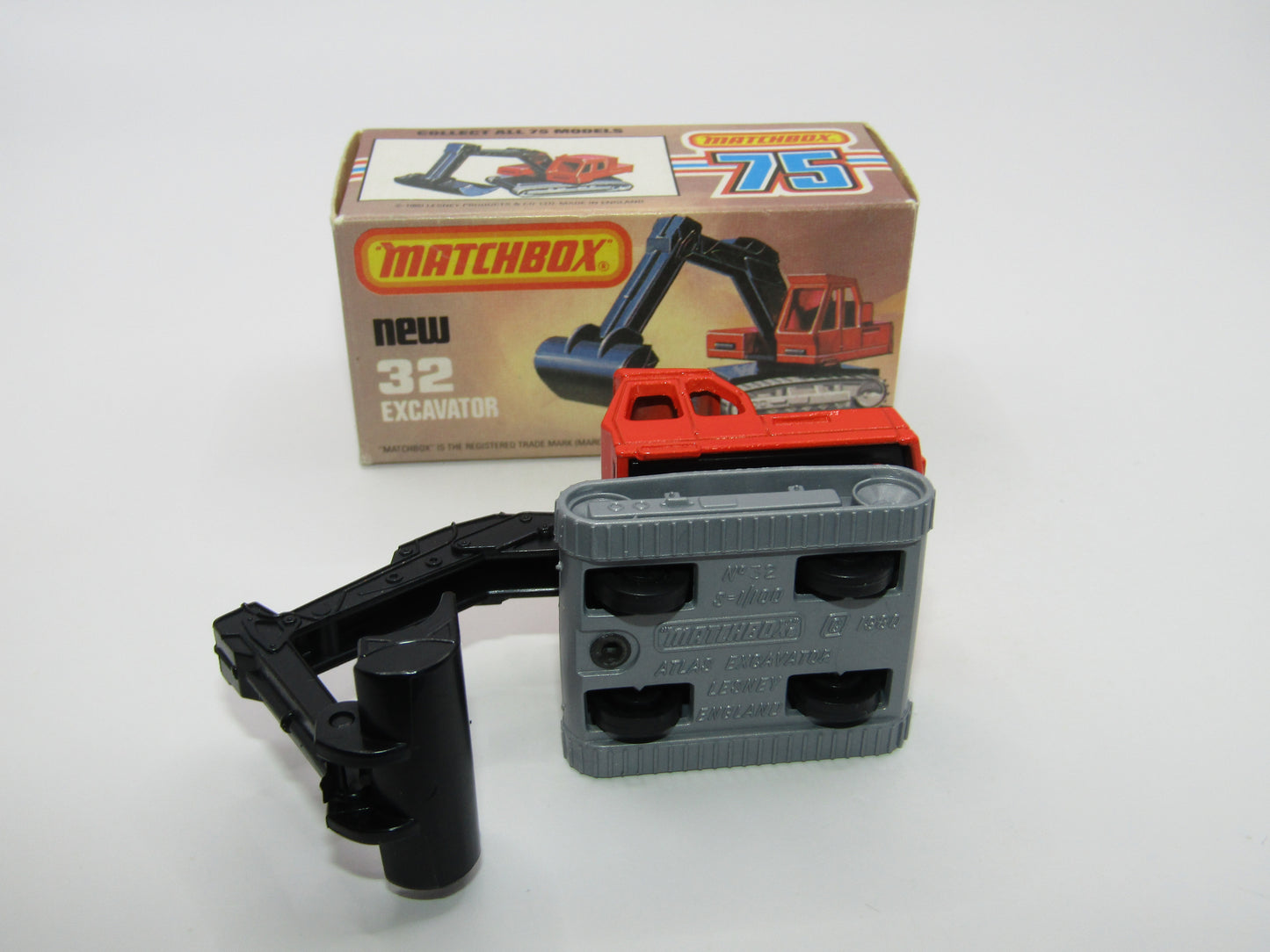 Matchbox Superfast No 32D Atlas Excavator Orange-Red Atlas Cast Grey Platform
