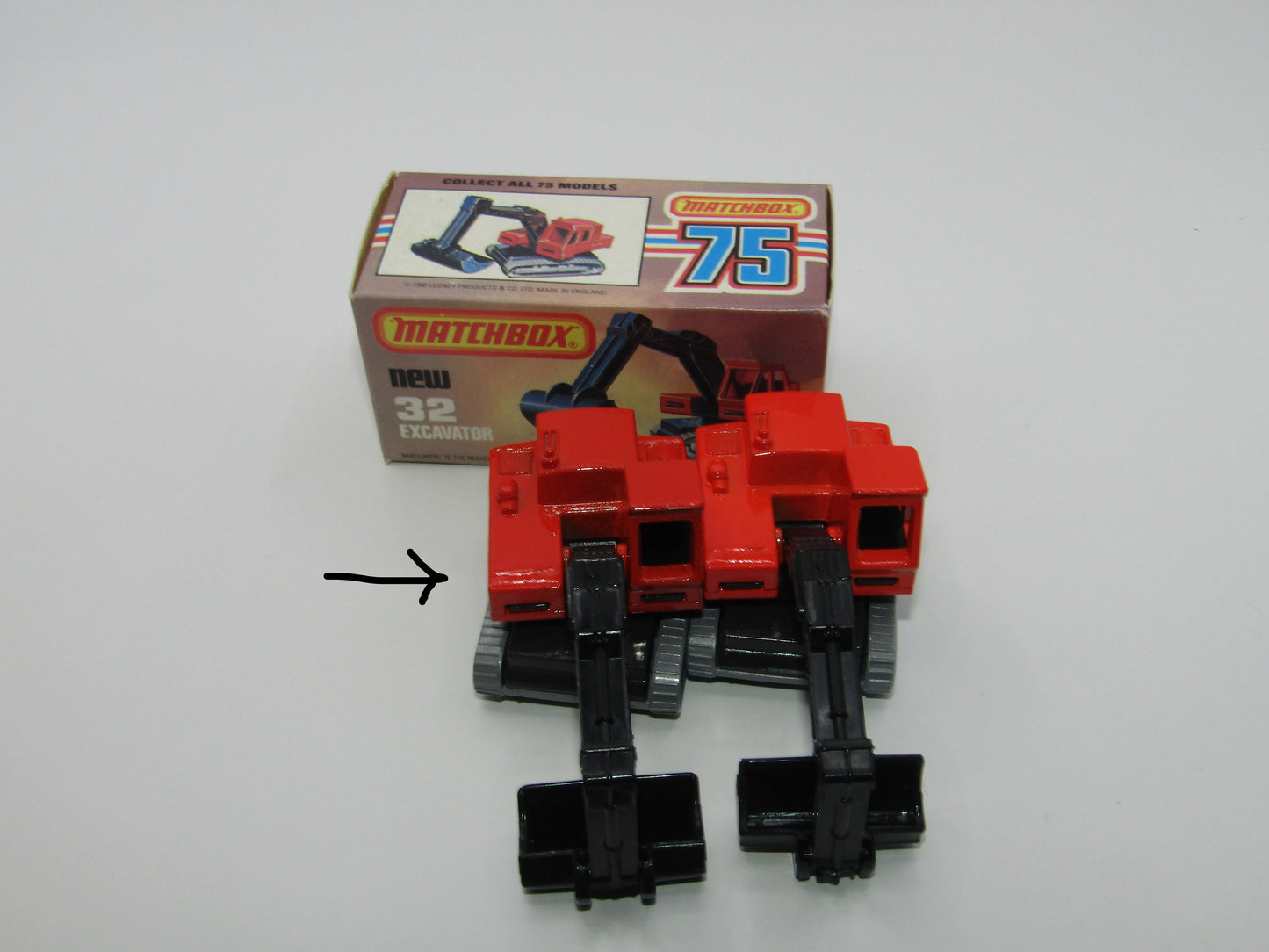 Matchbox Superfast No 32D Atlas Excavator RED Atlas Cast Grey Platform