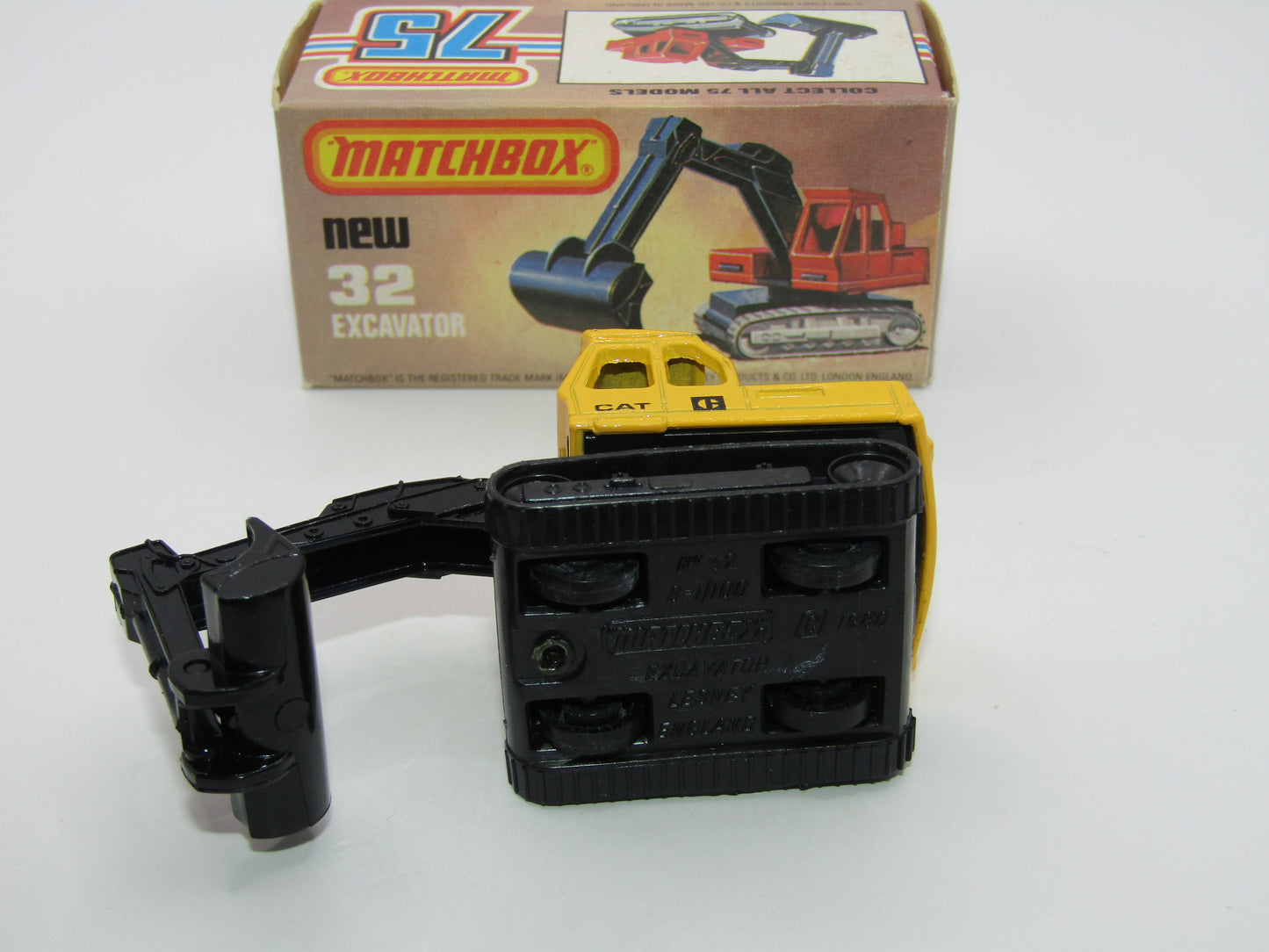 Matchbox Superfast No 32D Atlas Excavator Yellow Black Stripe CAT Tampo
