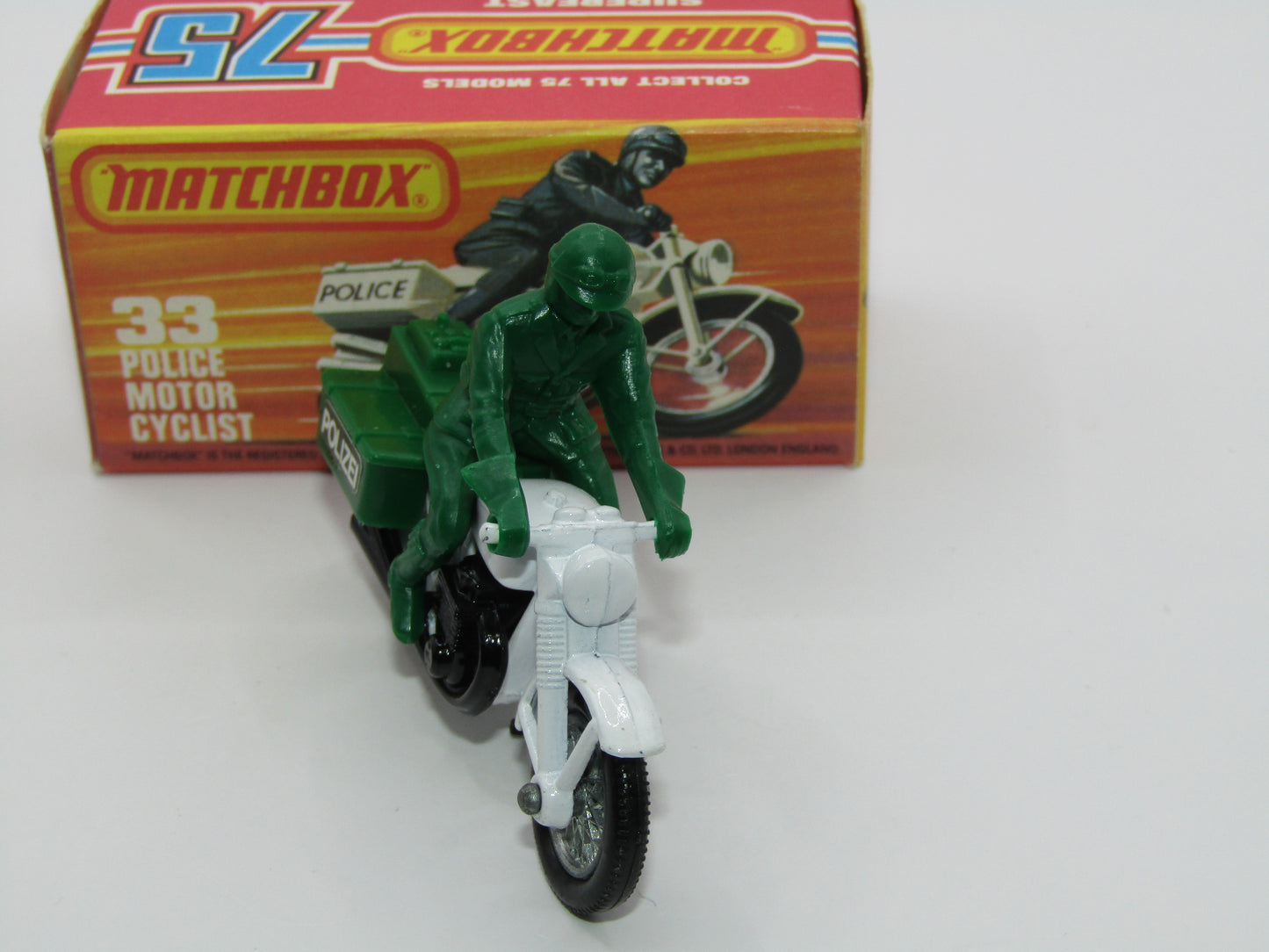 Matchbox Superfast 33C Police Motorcyclist Green Rider Polizei Wire Wheels