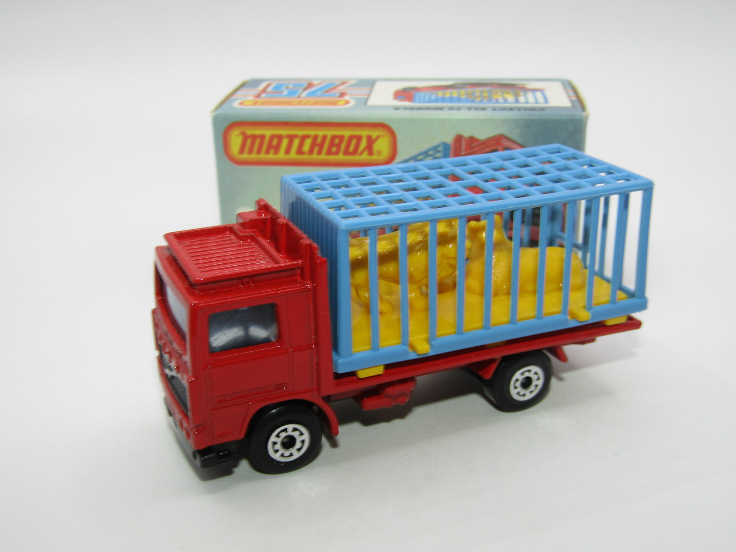 Matchbox Superfast No 35D Zoo Truck SMOKE Windows Blue Cage Yellow Lions