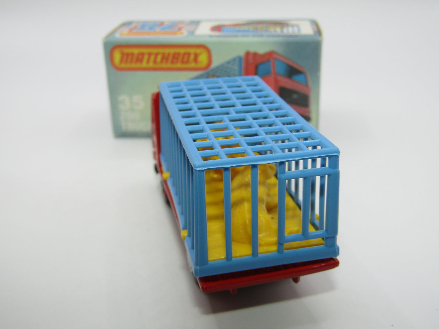 Matchbox Superfast No 35D Zoo Truck SMOKE Windows Blue Cage Yellow Lions