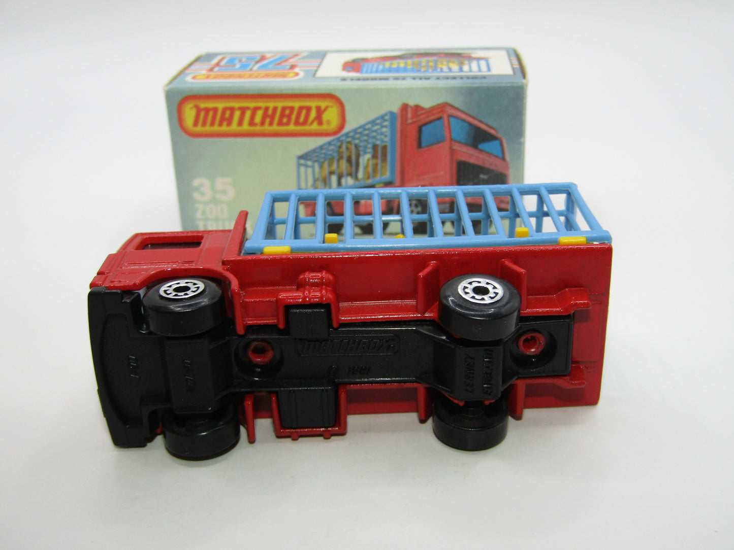 Matchbox Superfast No 35D Zoo Truck SMOKE Windows Blue Cage Yellow Lions